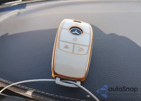 2022 Mercedes-Benz C 300 Coupe z USA, uszkodzony, nr VIN W1KWJ8DBXNG111970